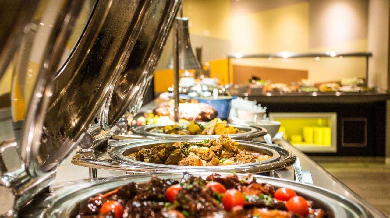 Hotel Garden Court Or Tambo International Airport Kempton Park Esterno foto