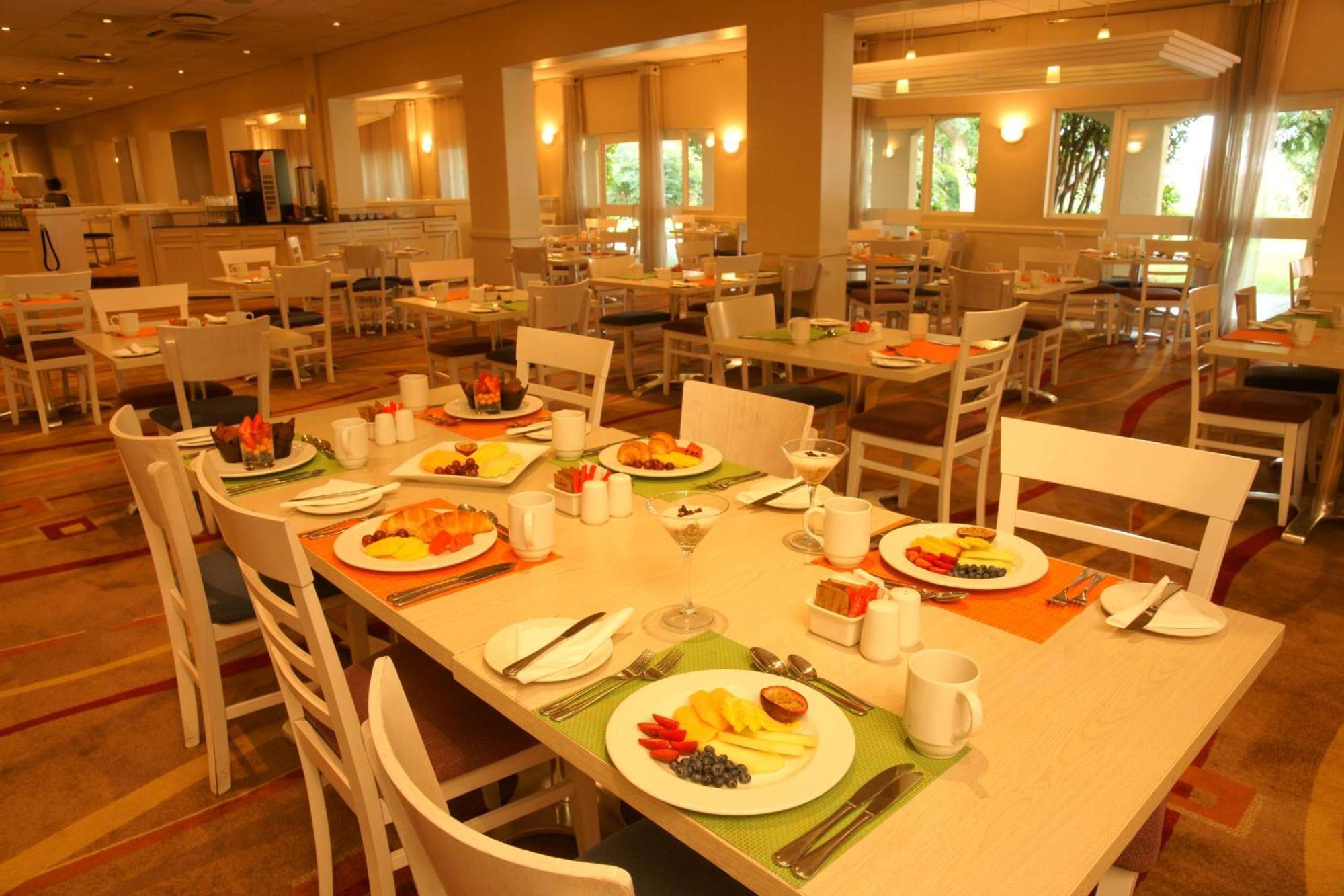 Hotel Garden Court Or Tambo International Airport Kempton Park Esterno foto