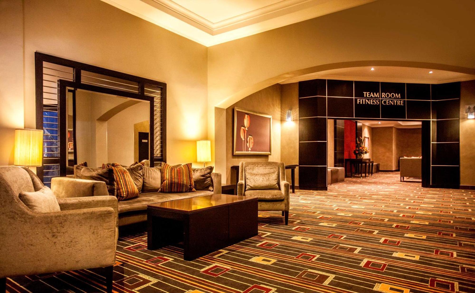 Hotel Garden Court Or Tambo International Airport Kempton Park Esterno foto