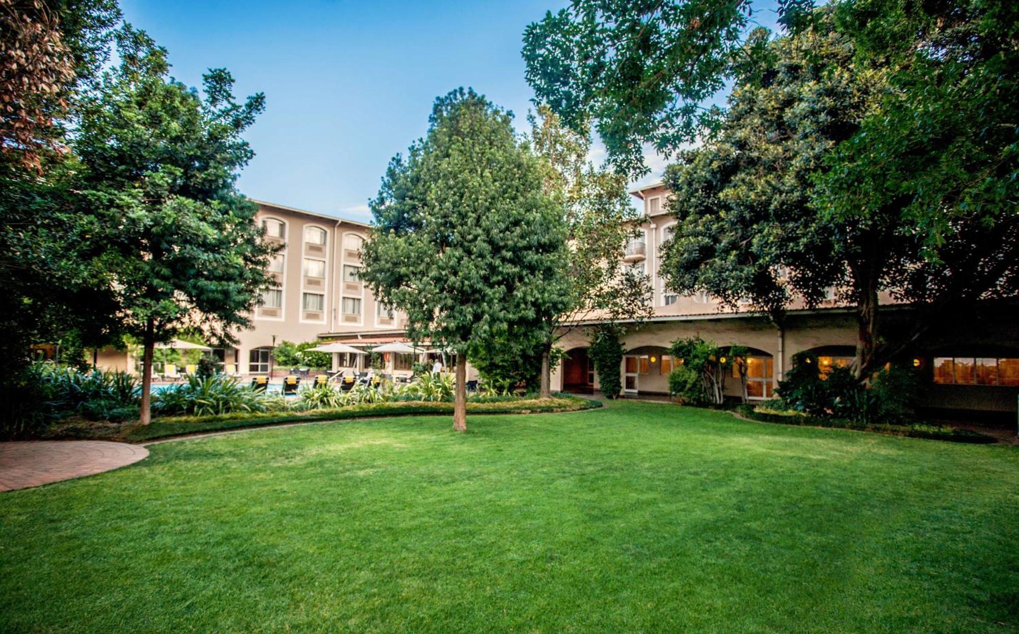 Hotel Garden Court Or Tambo International Airport Kempton Park Esterno foto
