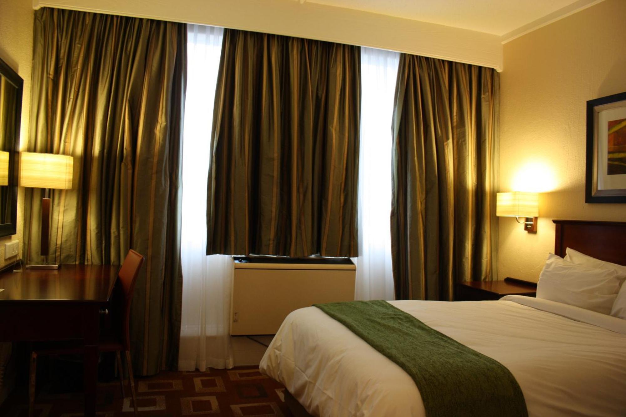 Hotel Garden Court Or Tambo International Airport Kempton Park Esterno foto