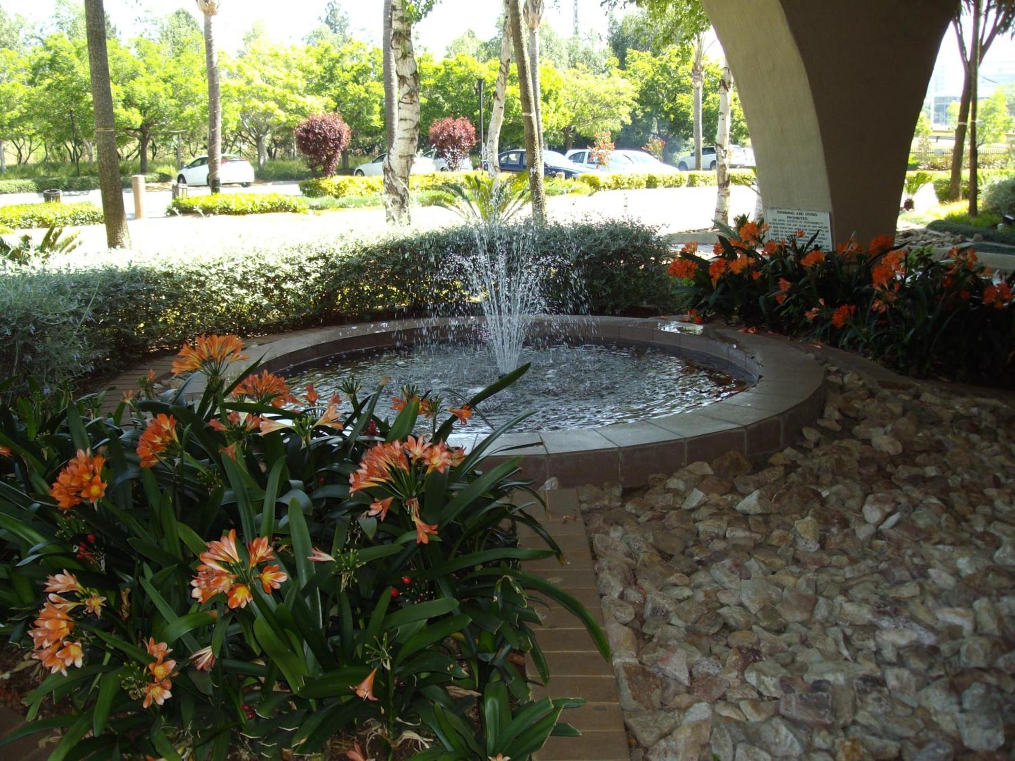 Hotel Garden Court Or Tambo International Airport Kempton Park Esterno foto