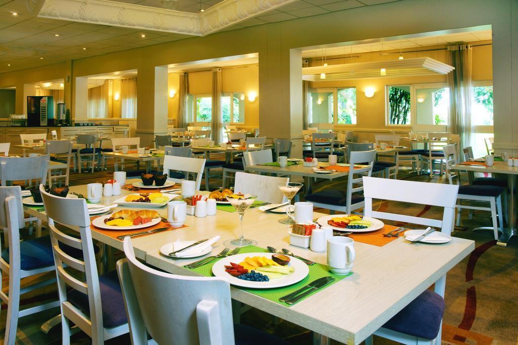 Hotel Garden Court Or Tambo International Airport Kempton Park Esterno foto